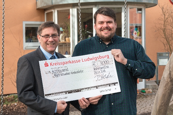 Members Jung Bonbonfabrik Donation To Children S Village
